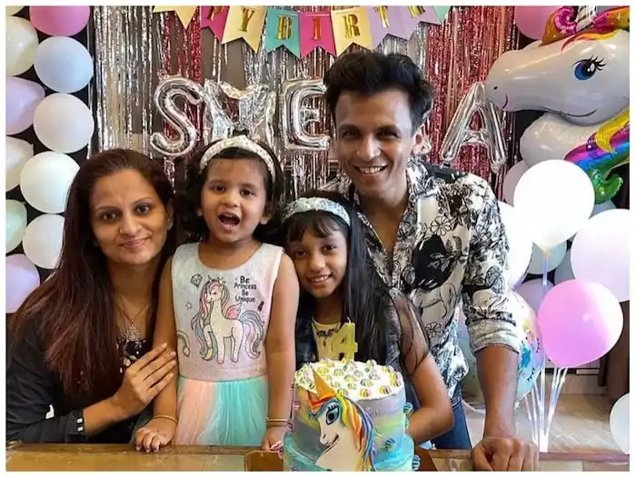 Abhijeet-Sawant-fam.jpg Abhijeet Sawant Wife